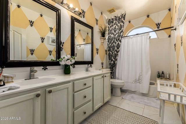 2042 E DIAS Drive, Gilbert, AZ 85234