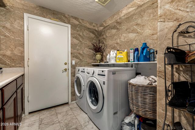 2042 E DIAS Drive, Gilbert, AZ 85234