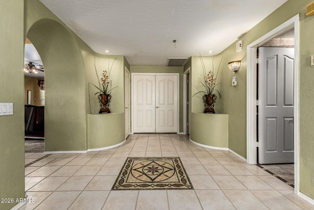 2042 E DIAS Drive, Gilbert, AZ 85234