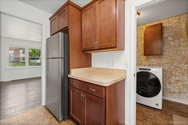 90 Tacoma Drive, Troy, MI 48084