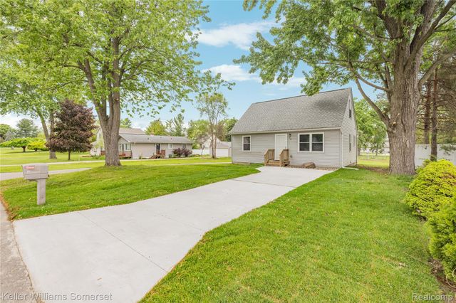 90 Tacoma Drive, Troy, MI 48084