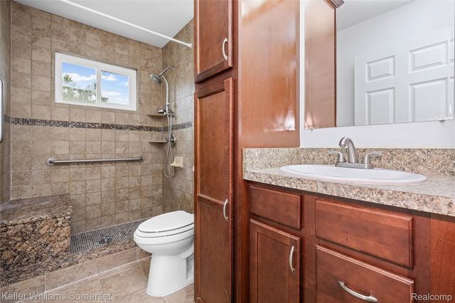 90 Tacoma Drive, Troy, MI 48084