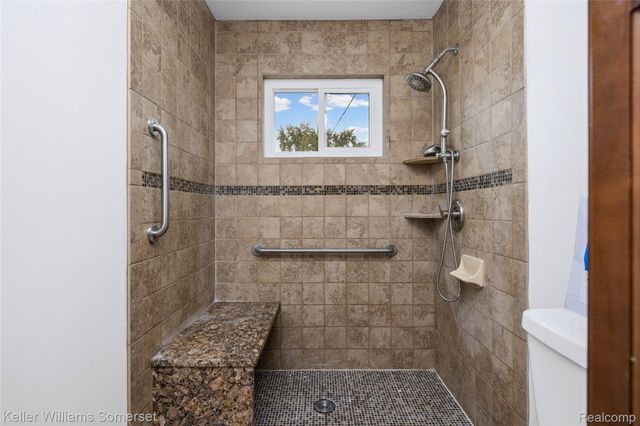 90 Tacoma Drive, Troy, MI 48084
