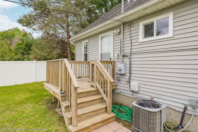 90 Tacoma Drive, Troy, MI 48084