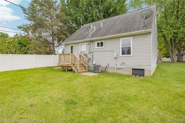 90 Tacoma Drive, Troy, MI 48084