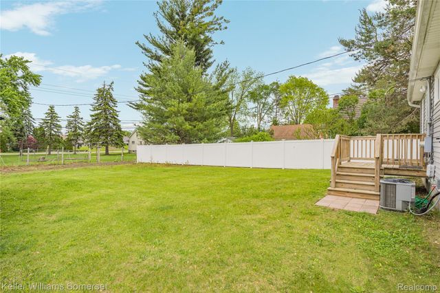 90 Tacoma Drive, Troy, MI 48084