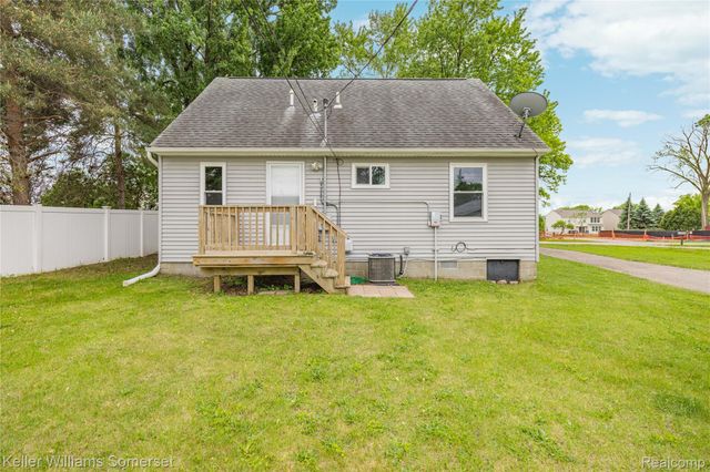 90 Tacoma Drive, Troy, MI 48084