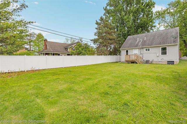 90 Tacoma Drive, Troy, MI 48084