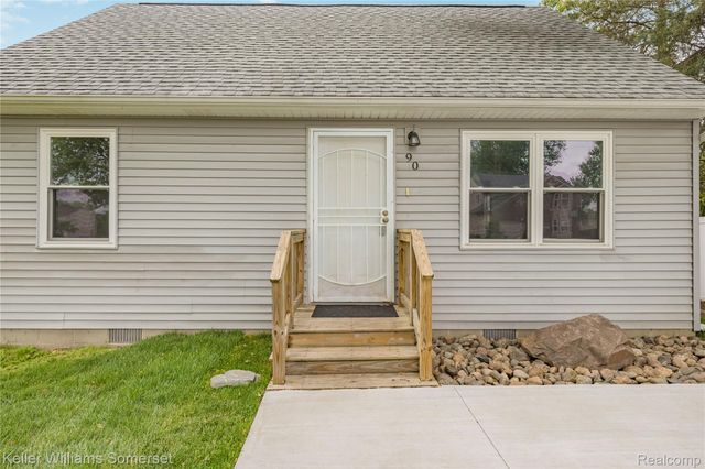 90 Tacoma Drive, Troy, MI 48084