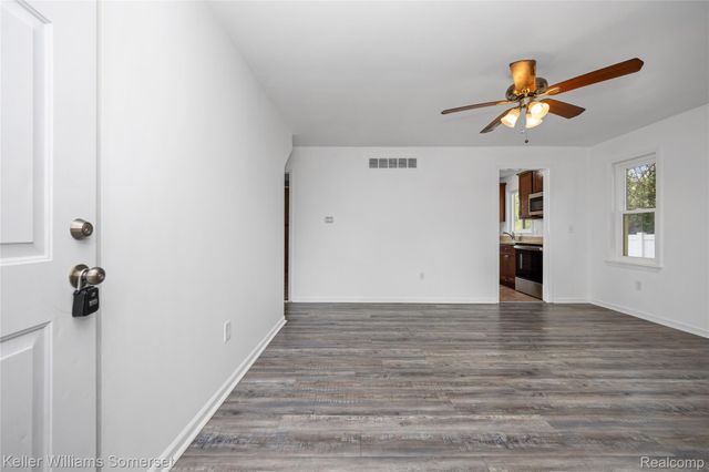 90 Tacoma Drive, Troy, MI 48084