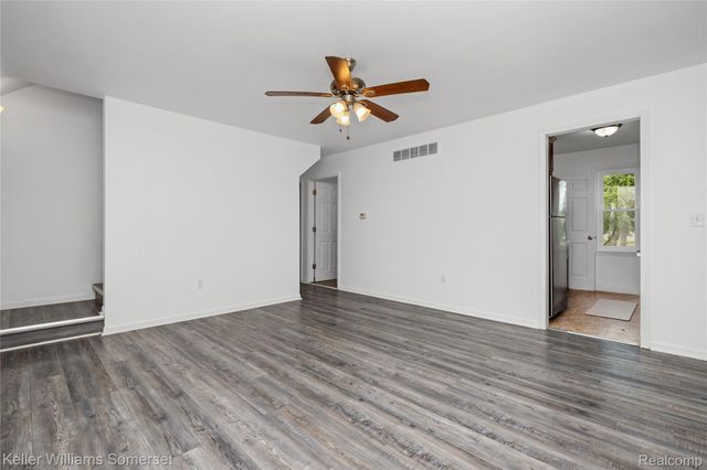 90 Tacoma Drive, Troy, MI 48084