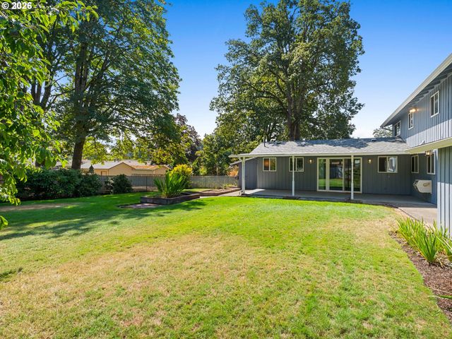 332 VINE St, Oregon City, OR 97045