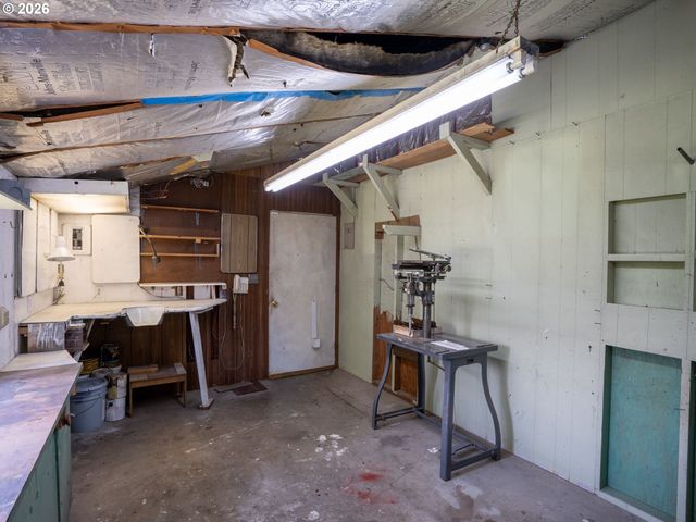 332 VINE St, Oregon City, OR 97045