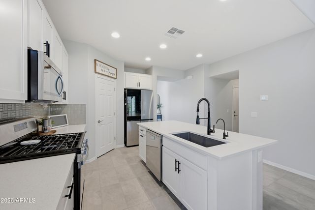 1405 W FLINTLOCK Drive, San Tan Valley, AZ 85144
