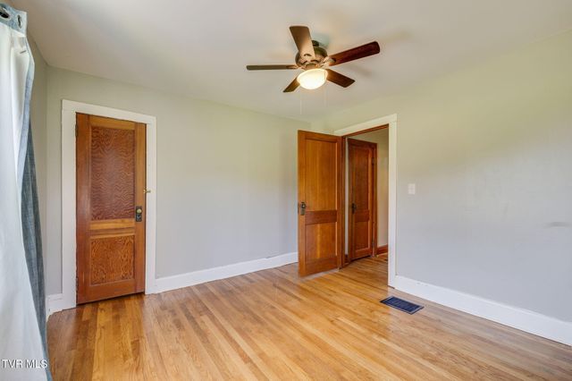 315 Paddle Creek Road, Bristol, TN 37620