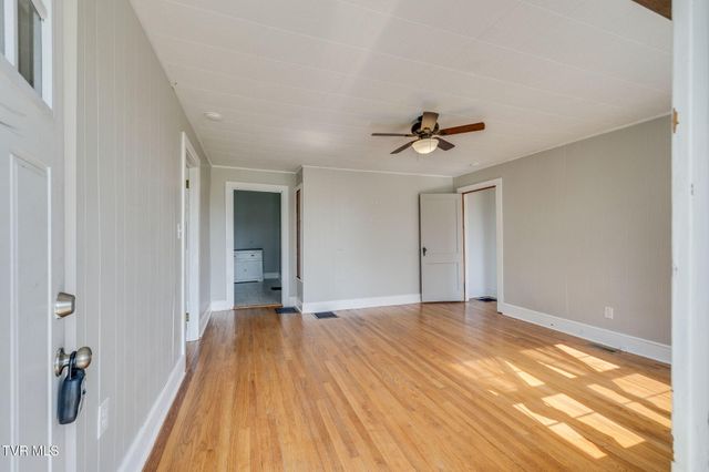 315 Paddle Creek Road, Bristol, TN 37620