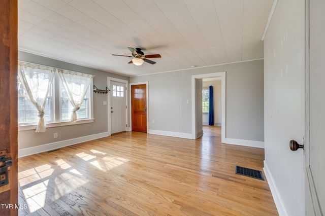 315 Paddle Creek Road, Bristol, TN 37620