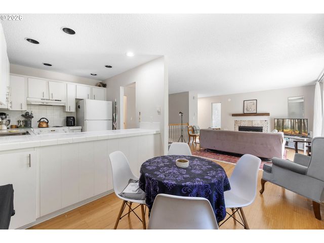 3882 BOTTICELLI St, Lake Oswego, OR 97035