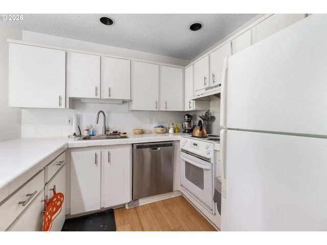 3882 BOTTICELLI St, Lake Oswego, OR 97035