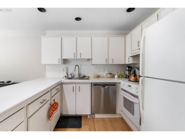 3882 BOTTICELLI St, Lake Oswego, OR 97035