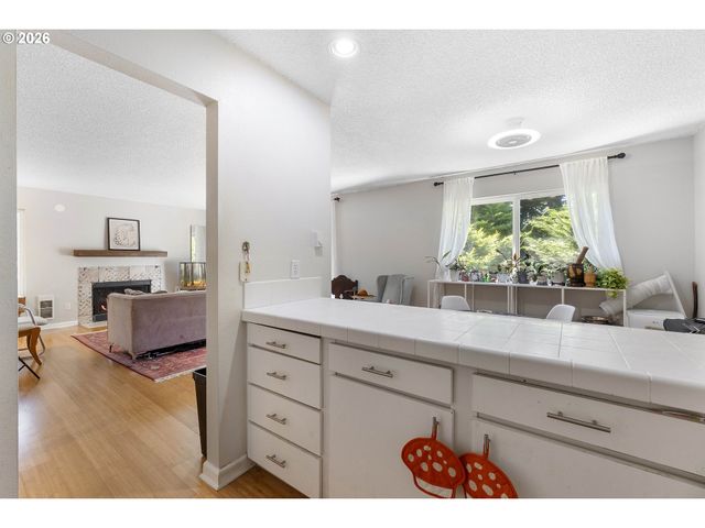 3882 BOTTICELLI St, Lake Oswego, OR 97035