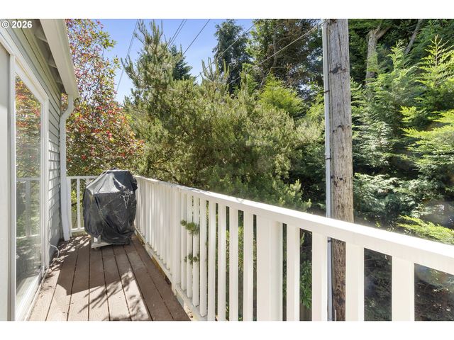 3882 BOTTICELLI St, Lake Oswego, OR 97035