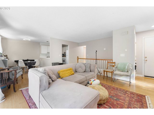 3882 BOTTICELLI St, Lake Oswego, OR 97035