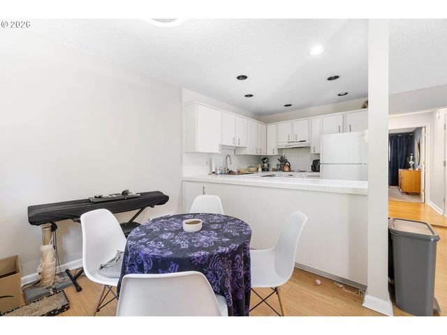 3882 BOTTICELLI St, Lake Oswego, OR 97035