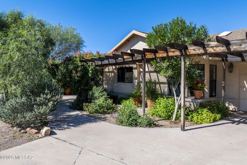 19 Escalones Court, Nogales, AZ 85621