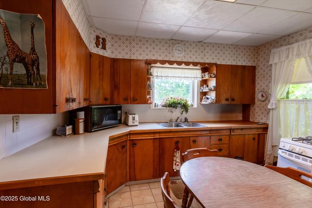 208 E 4th Avenue, Johnstown, NY 12095