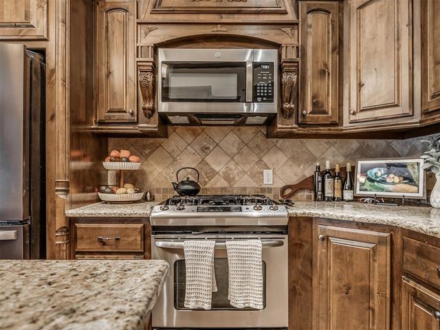 12829 NW 5th Street, Yukon, OK 73099