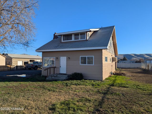 502 W Washington Ave, Union Gap, WA 98903