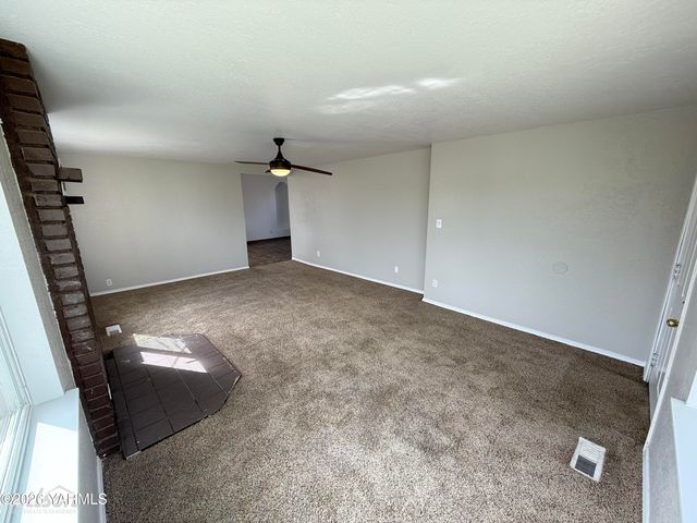 502 W Washington Ave, Union Gap, WA 98903