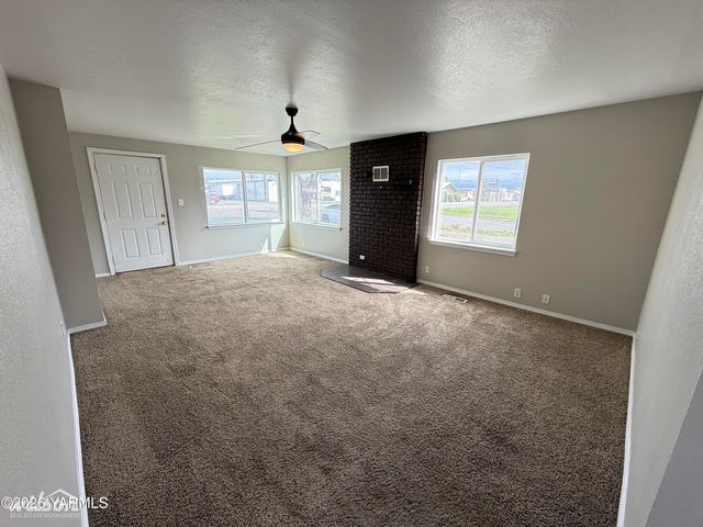 502 W Washington Ave, Union Gap, WA 98903