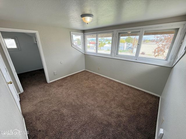 502 W Washington Ave, Union Gap, WA 98903