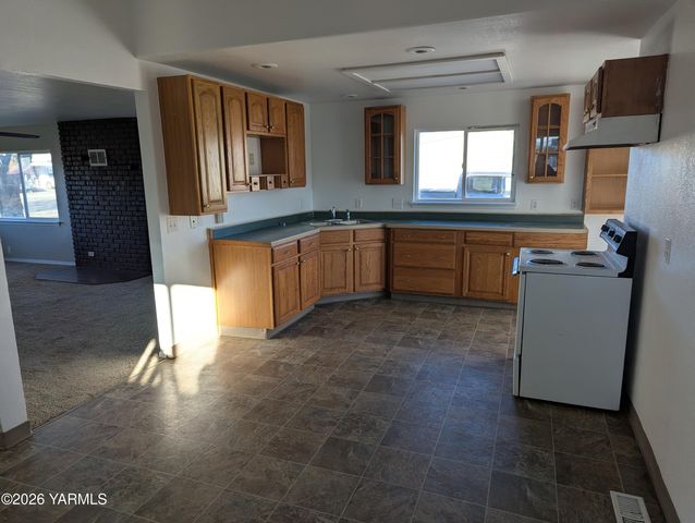 502 W Washington Ave, Union Gap, WA 98903