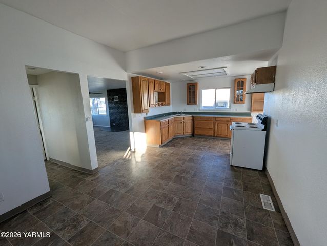 502 W Washington Ave, Union Gap, WA 98903