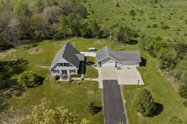 26016 Yankee Street, Edwardsburg, MI 49112