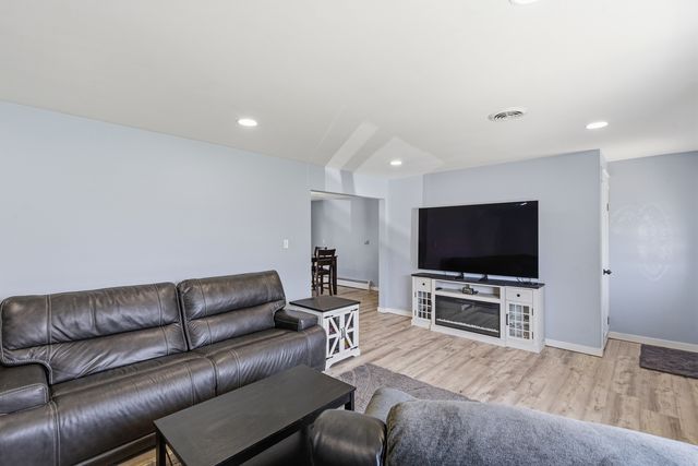 3311 Pinecrest Drive, Joliet, IL 60435