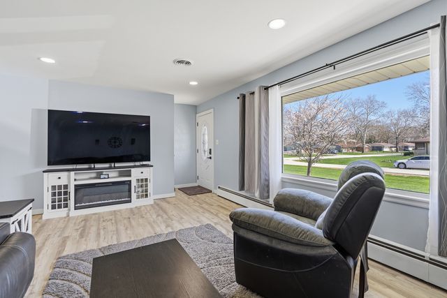 3311 Pinecrest Drive, Joliet, IL 60435