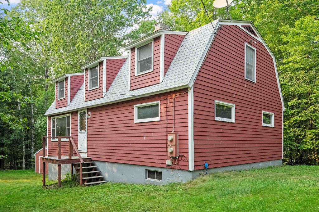 31 Dillon Drive East, Strafford, NH 03884