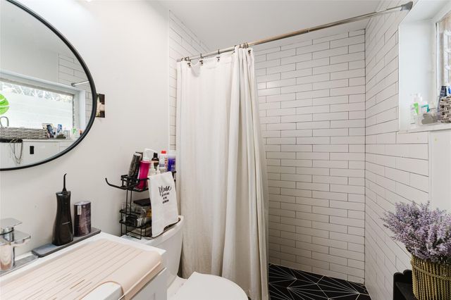 659 NE 32nd Street, Oakland Park, FL 33334