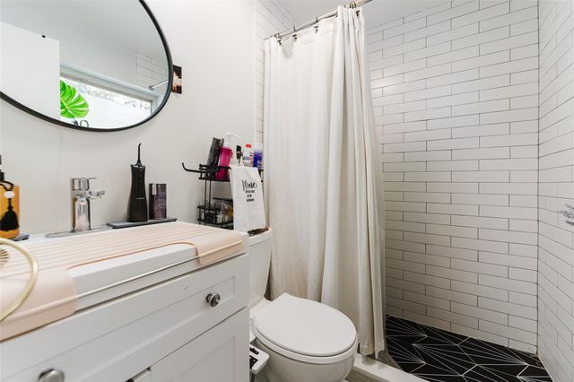 659 NE 32nd Street, Oakland Park, FL 33334