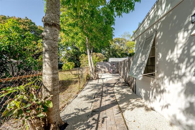 659 NE 32nd Street, Oakland Park, FL 33334