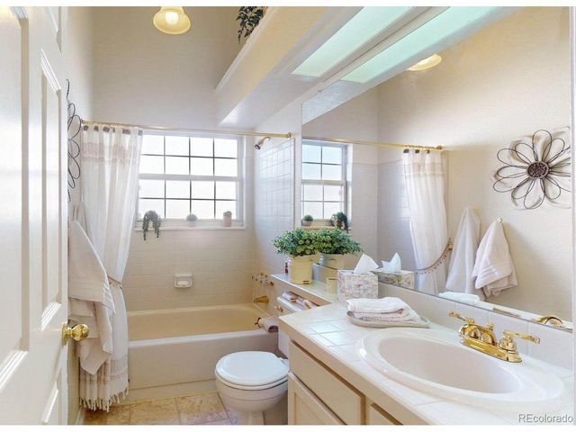 1553 E Nichols Dr, Centennial, CO 80122