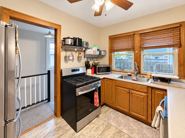2121 Highland Avenue, Davenport, IA 52803