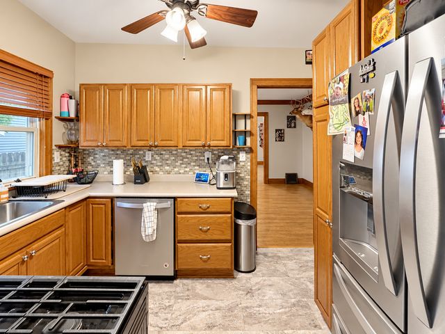 2121 Highland Avenue, Davenport, IA 52803