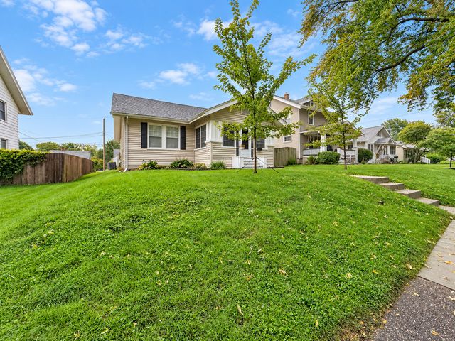 2121 Highland Avenue, Davenport, IA 52803