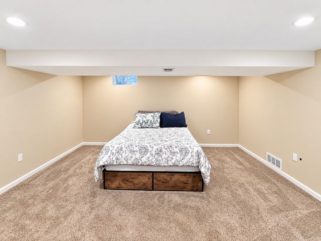 2121 Highland Avenue, Davenport, IA 52803