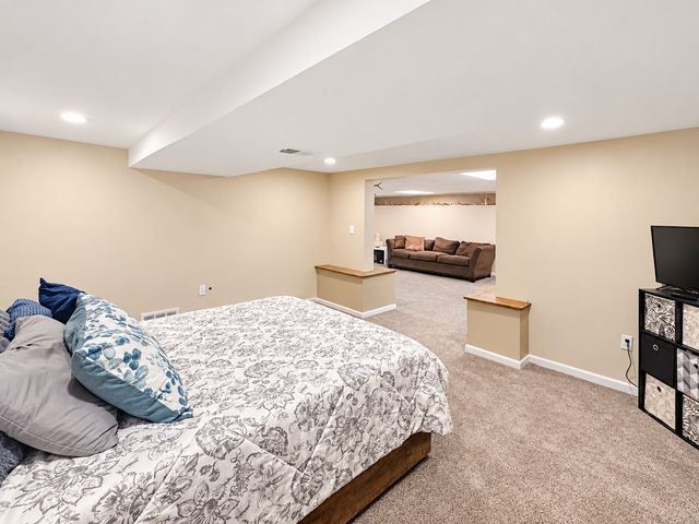 2121 Highland Avenue, Davenport, IA 52803